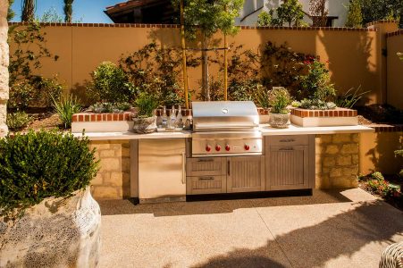 3 Outdoor Kitchen Design Ideas Recommended by the Pros - All American ...